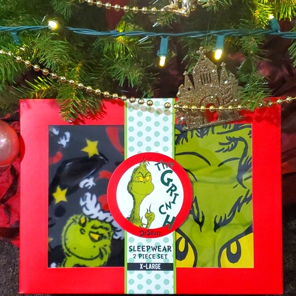 NIB: 🤵♂UNISEX🙍♀️GRINCH PAJAMA SET ✨️BONUS: GRINGH SOCKS✨️ - Picture 1 of 8